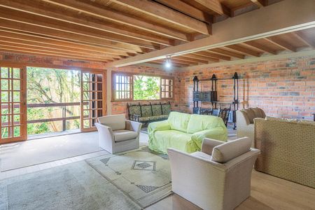 Casa à venda com 390m², 4 quartos e 3 vagas Casa à venda com 390m², 4 quartos e 3 vagasSala