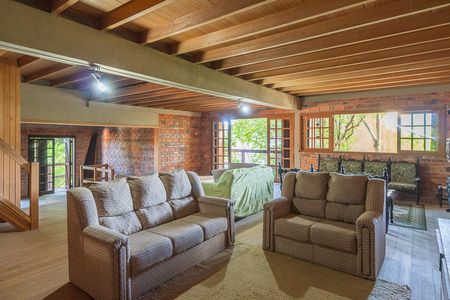 Casa à venda com 390m², 4 quartos e 3 vagas Casa à venda com 390m², 4 quartos e 3 vagasSala