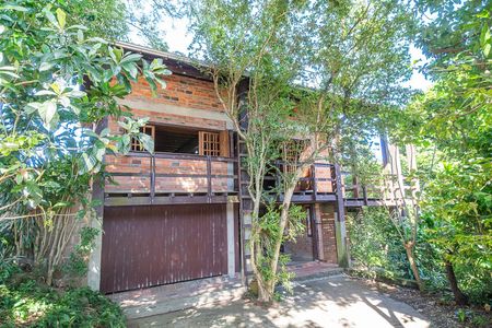 Casa à venda com 390m², 4 quartos e 3 vagas Casa à venda com 390m², 4 quartos e 3 vagasFachada