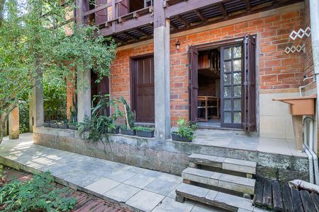 Casa à venda com 390m², 4 quartos e 3 vagas Casa à venda com 390m², 4 quartos e 3 vagasQuintal