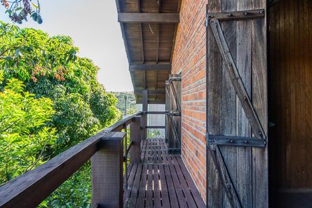 Casa à venda com 390m², 4 quartos e 3 vagas Casa à venda com 390m², 4 quartos e 3 vagasVaranda da Banheiro da Suíte