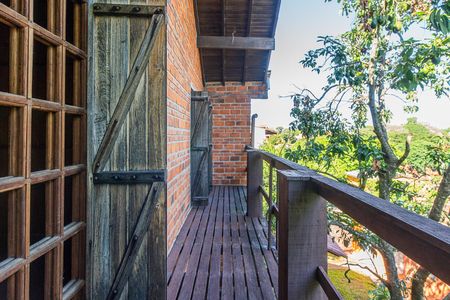Casa à venda com 390m², 4 quartos e 3 vagas Casa à venda com 390m², 4 quartos e 3 vagasVaranda da Banheiro da Suíte