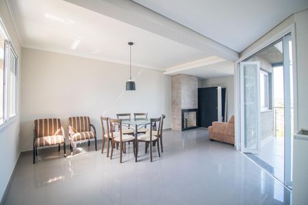 Casa à venda com 185m², 3 quartos e 2 vagasSala