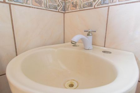 Casa à venda com 200m², 2 quartos e 2 vagasBanheiro de serviço