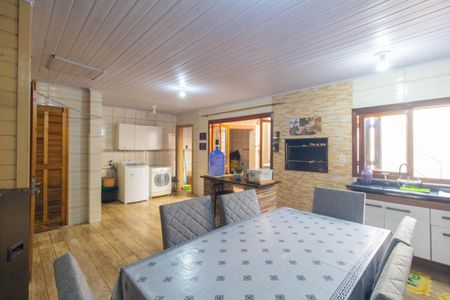 Casa à venda com 200m², 2 quartos e 2 vagasCozinha e Área de Serviço