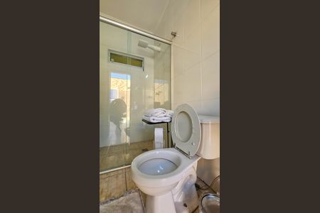 Casa à venda com 350m², 4 quartos e 3 vagasBanheiro 1