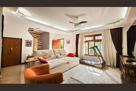 Casa à venda com 350m², 4 quartos e 3 vagasSala