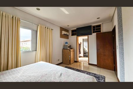 Casa à venda com 350m², 4 quartos e 3 vagasSuíte 