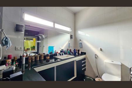 Casa à venda com 350m², 4 quartos e 3 vagasBanheiro da Suíte