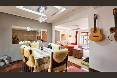 Casa à venda com 350m², 4 quartos e 3 vagasSala