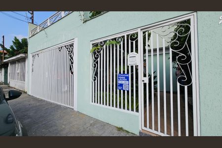 Casa à venda com 350m², 4 quartos e 3 vagasFachada + Placa