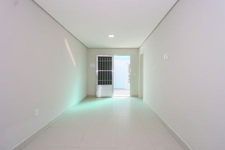 Casa para alugar com 80m², 2 quartos e 2 vagasSala
