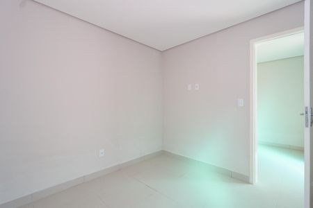 Casa para alugar com 80m², 2 quartos e 2 vagasQuarto 1