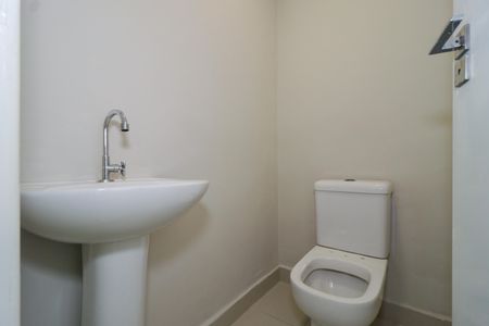 Casa para alugar com 80m², 2 quartos e 2 vagasLavabo