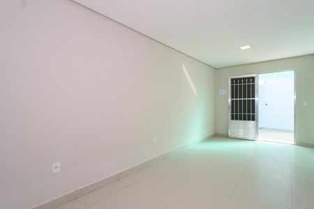 Casa para alugar com 80m², 2 quartos e 2 vagasSala