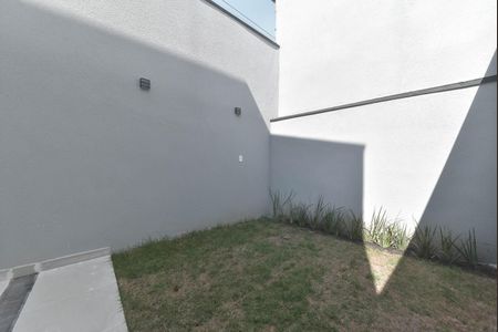 Casa à venda com 120m², 3 quartos e 1 vaga Casa à venda com 120m², 3 quartos e 1 vagaQuintal - Lavanderia