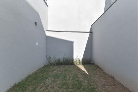 Casa à venda com 120m², 3 quartos e 1 vaga Casa à venda com 120m², 3 quartos e 1 vagaQuintal - Lavanderia