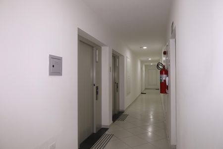 Apartamento para alugar com 42m², 2 quartos e sem vagaÁrea comum - Saguão do andar