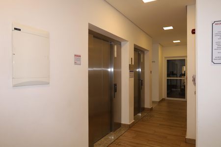 Apartamento para alugar com 42m², 2 quartos e sem vagaÁrea comum - Saguão do prédio