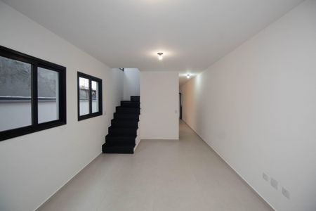 Casa à venda com 140m², 3 quartos e 2 vagas Casa à venda com 140m², 3 quartos e 2 vagasSala