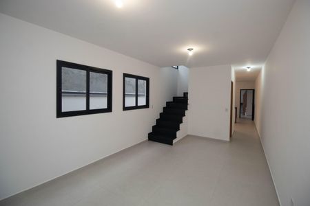 Casa à venda com 140m², 3 quartos e 2 vagas Casa à venda com 140m², 3 quartos e 2 vagasSala