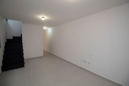 Casa à venda com 140m², 3 quartos e 2 vagas Casa à venda com 140m², 3 quartos e 2 vagasSala