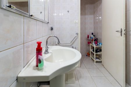 Casa à venda com 156m², 2 quartos e 1 vagaBanheiro