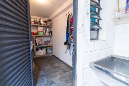 Casa à venda com 156m², 2 quartos e 1 vagaÁrea de Serviço - Depósito