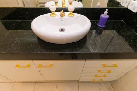 Casa à venda com 177m², 3 quartos e 2 vagasBanheiro da Suíte