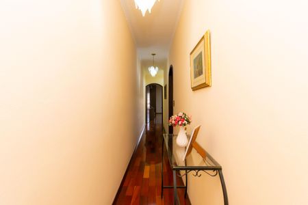 Casa à venda com 177m², 3 quartos e 2 vagasCorredor