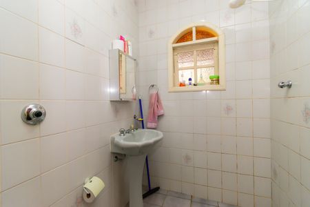 Casa à venda com 177m², 3 quartos e 2 vagasBanheiro 