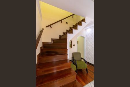 Casa à venda com 177m², 3 quartos e 2 vagasEscada