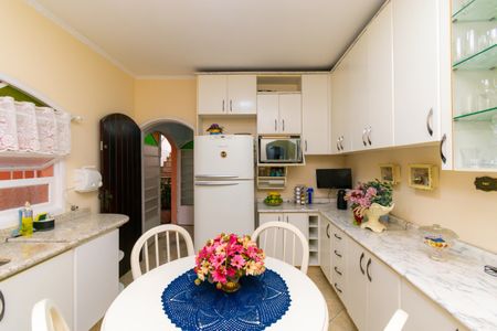 Casa à venda com 177m², 3 quartos e 2 vagasCozinha