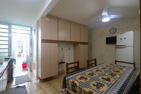 Casa à venda com 125m², 3 quartos e 2 vagas Casa à venda com 125m², 3 quartos e 2 vagasCozinha