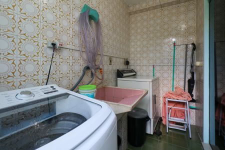 Casa à venda com 125m², 3 quartos e 2 vagas Casa à venda com 125m², 3 quartos e 2 vagasÁrea de Serviço