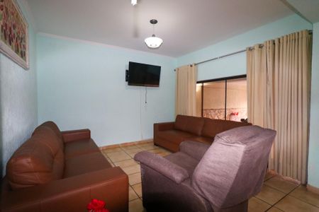 Casa à venda com 125m², 3 quartos e 2 vagas Casa à venda com 125m², 3 quartos e 2 vagasSala