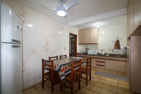 Casa à venda com 125m², 3 quartos e 2 vagas Casa à venda com 125m², 3 quartos e 2 vagasCozinha