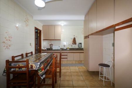 Casa à venda com 125m², 3 quartos e 2 vagas Casa à venda com 125m², 3 quartos e 2 vagasCozinha