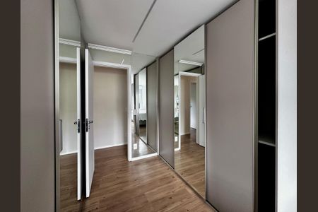 Apartamento à venda com 108m², 3 quartos e 2 vagas Apartamento à venda com 108m², 3 quartos e 2 vagasCloset Suíte 3