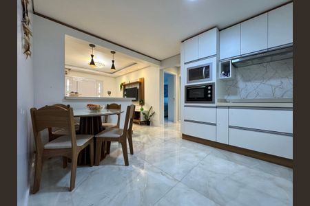 Casa à venda com 118m², 2 quartos e 2 vagasCozinha