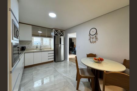 Casa à venda com 118m², 2 quartos e 2 vagasCozinha