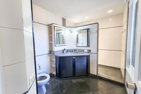 Casa à venda com 1330m², 8 quartos e 4 vagasBanheiro 2 suite