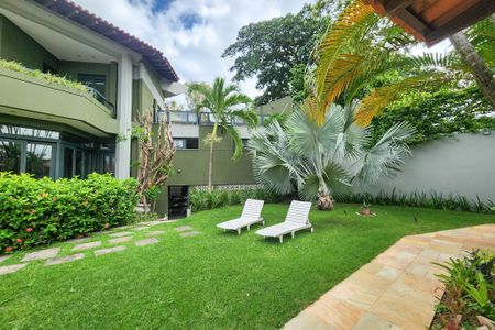 Casa à venda com 1330m², 8 quartos e 4 vagasÁrea externa