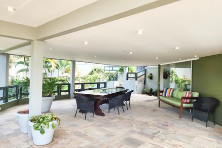 Casa à venda com 1330m², 8 quartos e 4 vagasÁrea externa