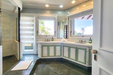 Casa à venda com 1330m², 8 quartos e 4 vagasBanheiro 1 suite