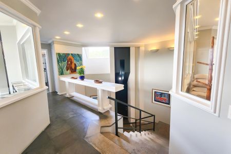 Casa à venda com 1330m², 8 quartos e 4 vagasEscada