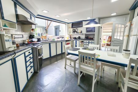 Casa à venda com 1330m², 8 quartos e 4 vagasCozinha