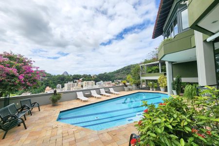 Casa à venda com 1330m², 8 quartos e 4 vagasÁrea externa