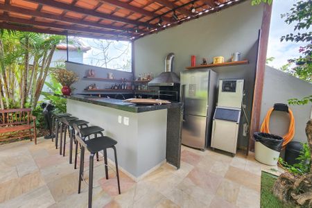 Casa à venda com 1330m², 8 quartos e 4 vagasChurrasqueira