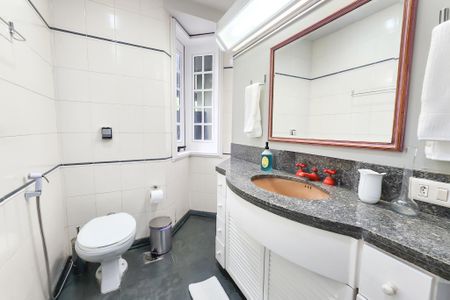 Casa à venda com 1330m², 8 quartos e 4 vagasBanheiro 4